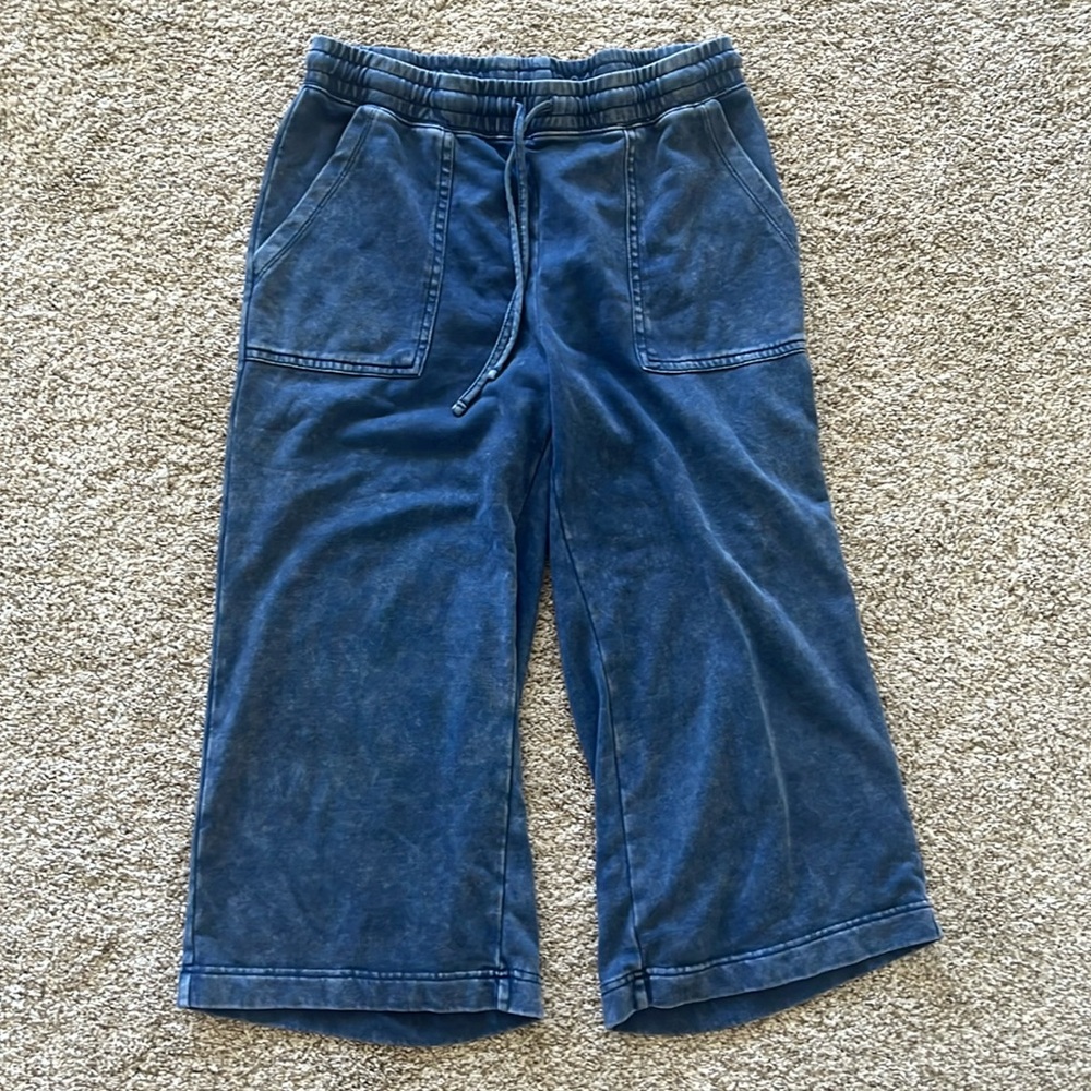 Womens Blue Relaxed Fit Washed Denim Wide Leg Cropped Pants for Everyday Comfort